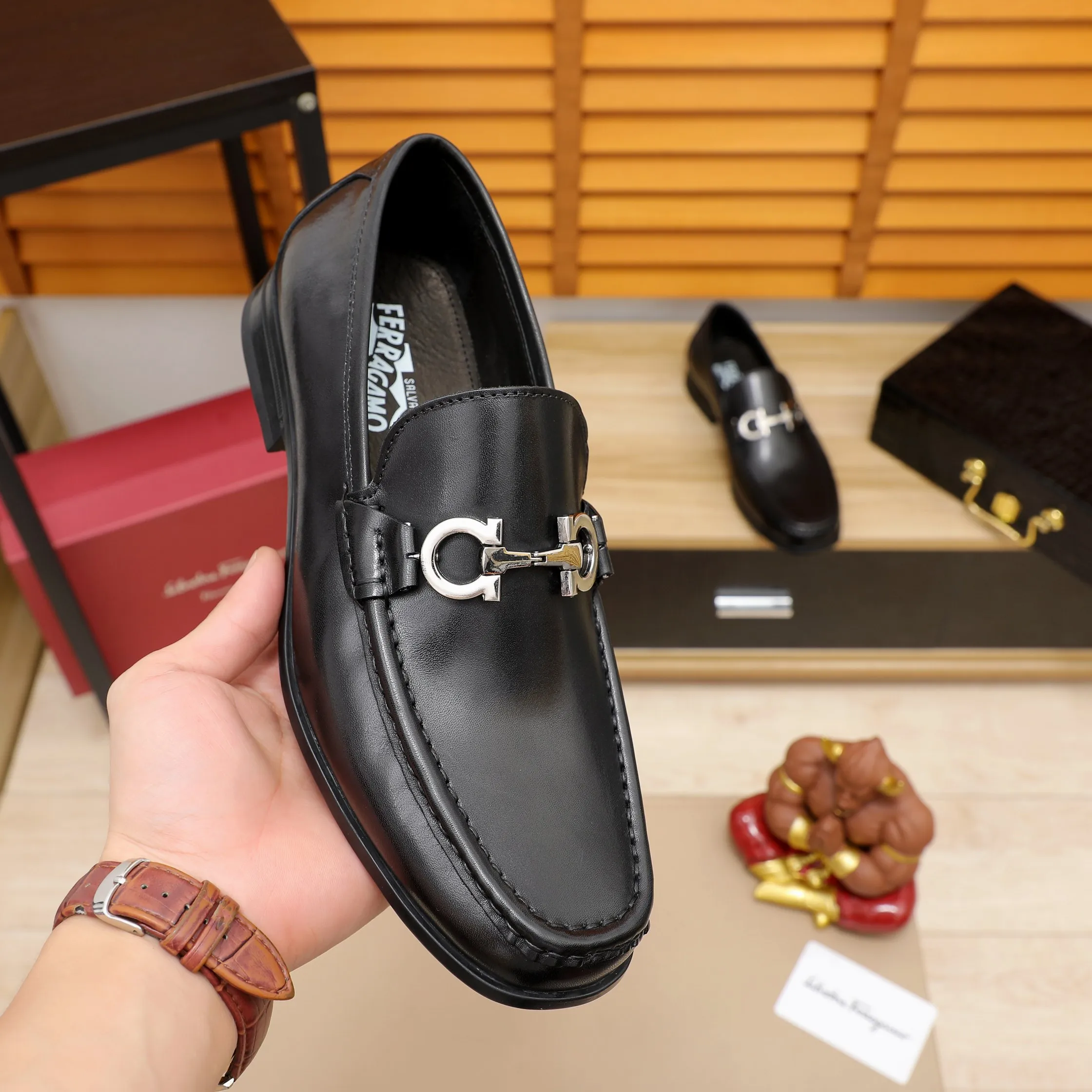Men's shoes 💰540 🕷🕷🐂【Ferragamo】Ferragamo Popular fashionable casual shoes🇨🇳Official website counter 1:1 production, original mold opening💯Good quality visible, imported high-end first-layer waxed calfskin, water-dyed🐂leather lining🌿very clear texture, high-quality waterproof, non-slip and wear-resistant outsole🎋high quality and low price, truly handmade🍓Black optional! Code number 38-45……